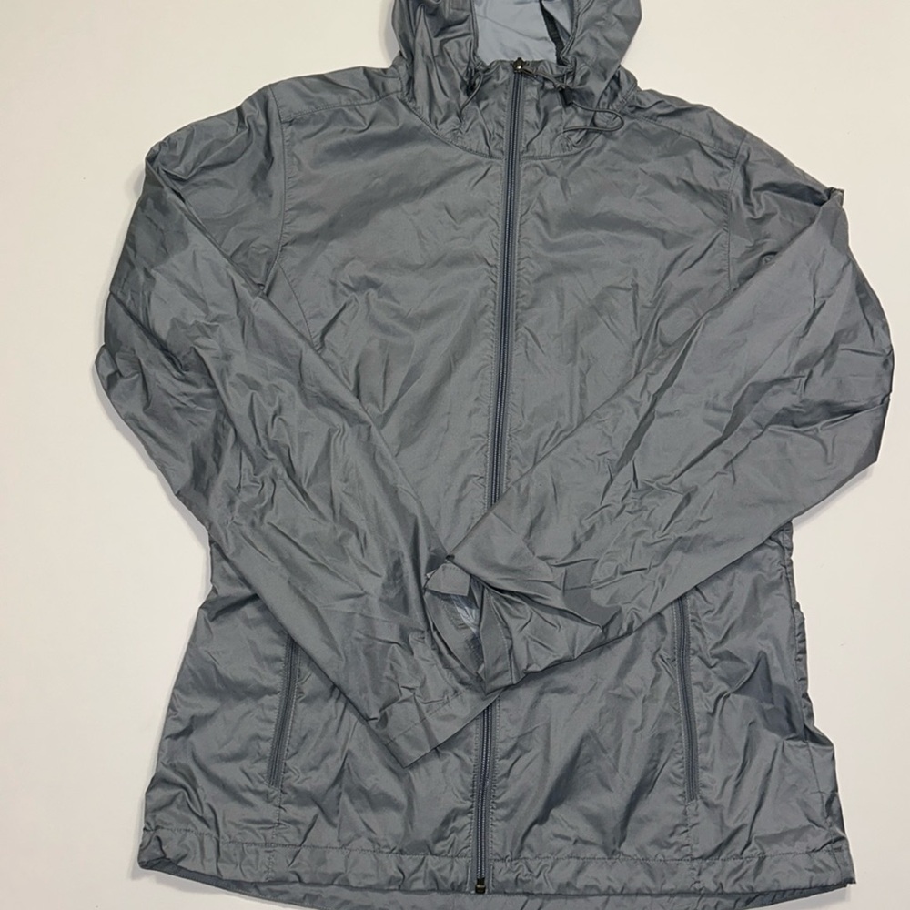 Women’s Columbia trail running windbreaker jacket. Lightweight size medium.